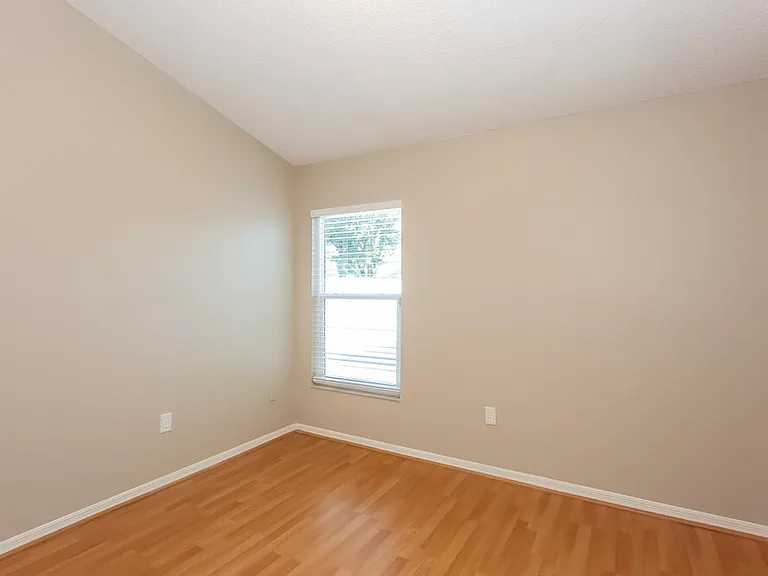 2047 Sarah Louise Dr — Photo 9