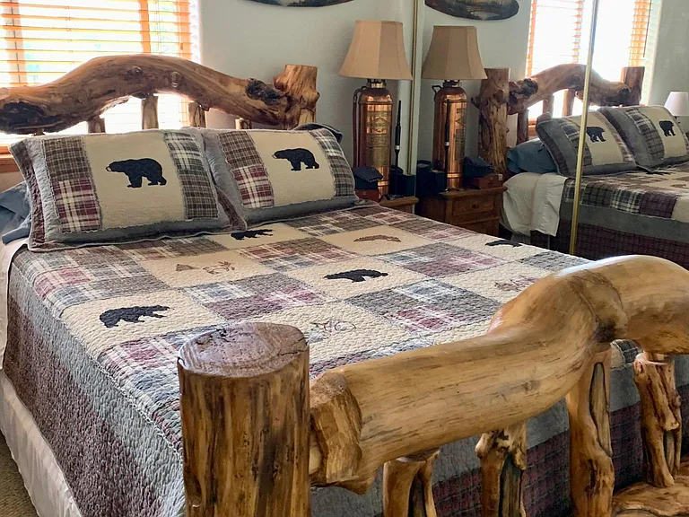 Upstairs queen bedroom with en-suite access