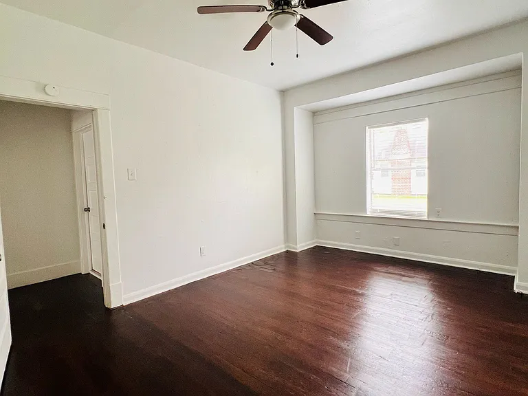 3327 Procter St — Photo 4