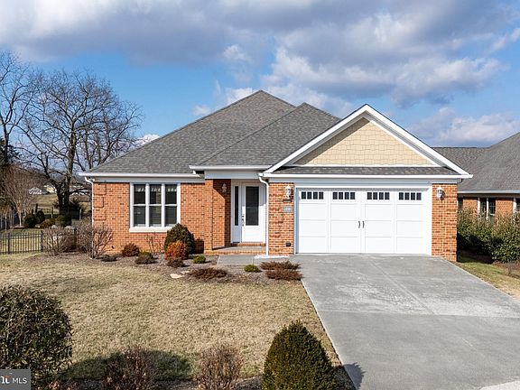 2nd image of 1098 Magnolia Ct