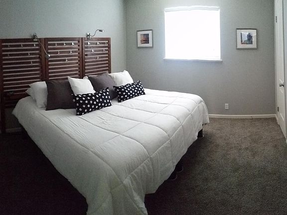 King bed for bedroom scale