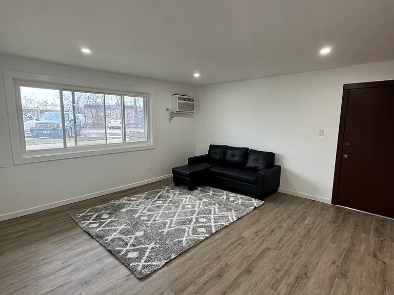 215 S Hale St — Photo 6
