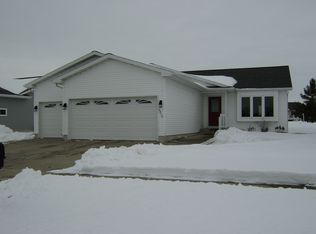 1315 Meadow View Ln, Waverly, IA 50677