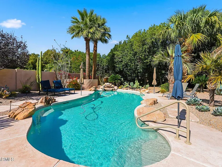 7642 E Hartford Dr — Photo 48