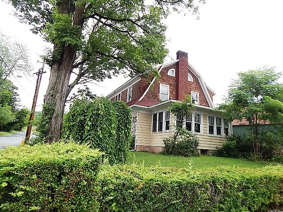 2nd image of 208 Sprague Ave