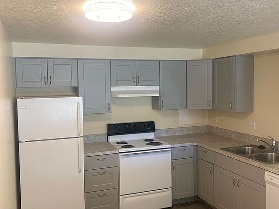 5th image of 1555 W 18th Ave