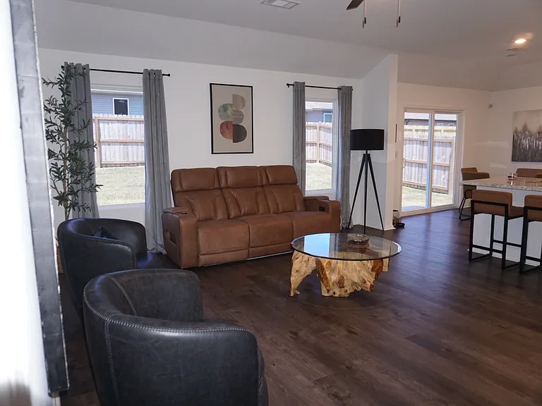 1487 Meadows Dr — Photo 11