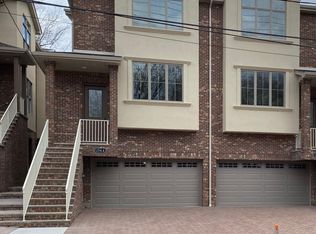 260 6th St #A, Palisades Park, NJ 07650