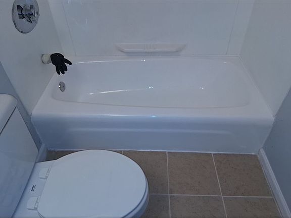 5th image of 14 Collins St Unit 6