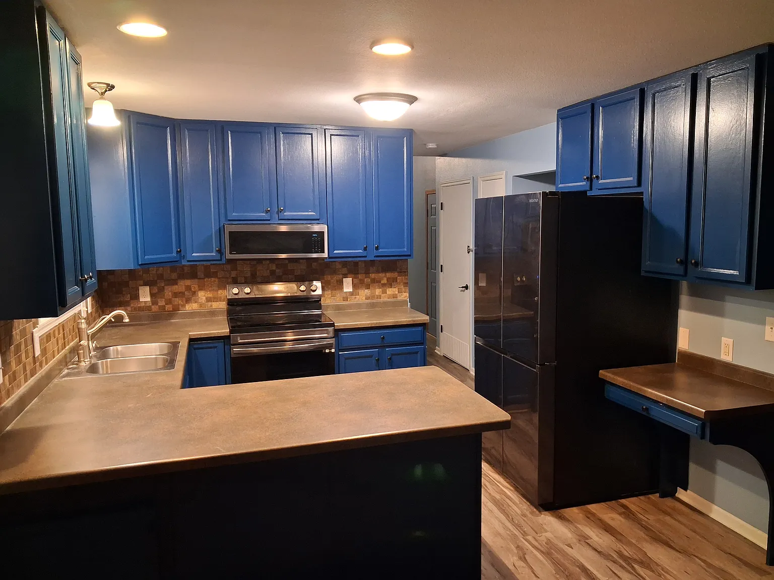 3 bed, 2.5 bath, 1612 sqft, $2,500 — Photo 3