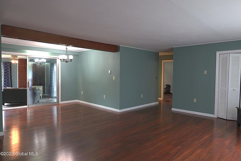 4th image of 32 Clark Avenue