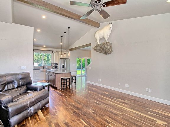 5th image of 209 E Paulson Dr