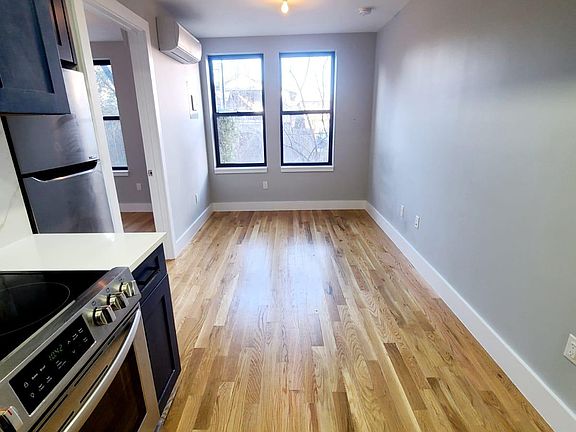 4th image of 2781 Claflin Ave #A2