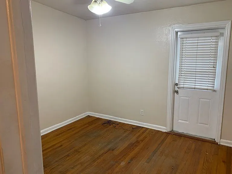 604 Kyle St — Photo 4