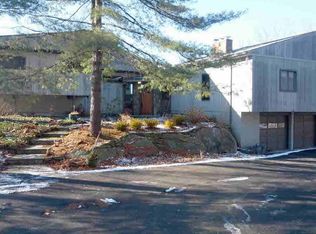 2 Cliff Rd, Hyde Park, NY 12538