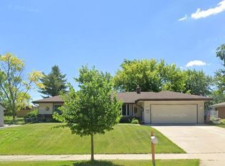 2001 Ramona Rd, Waukesha, WI 53186