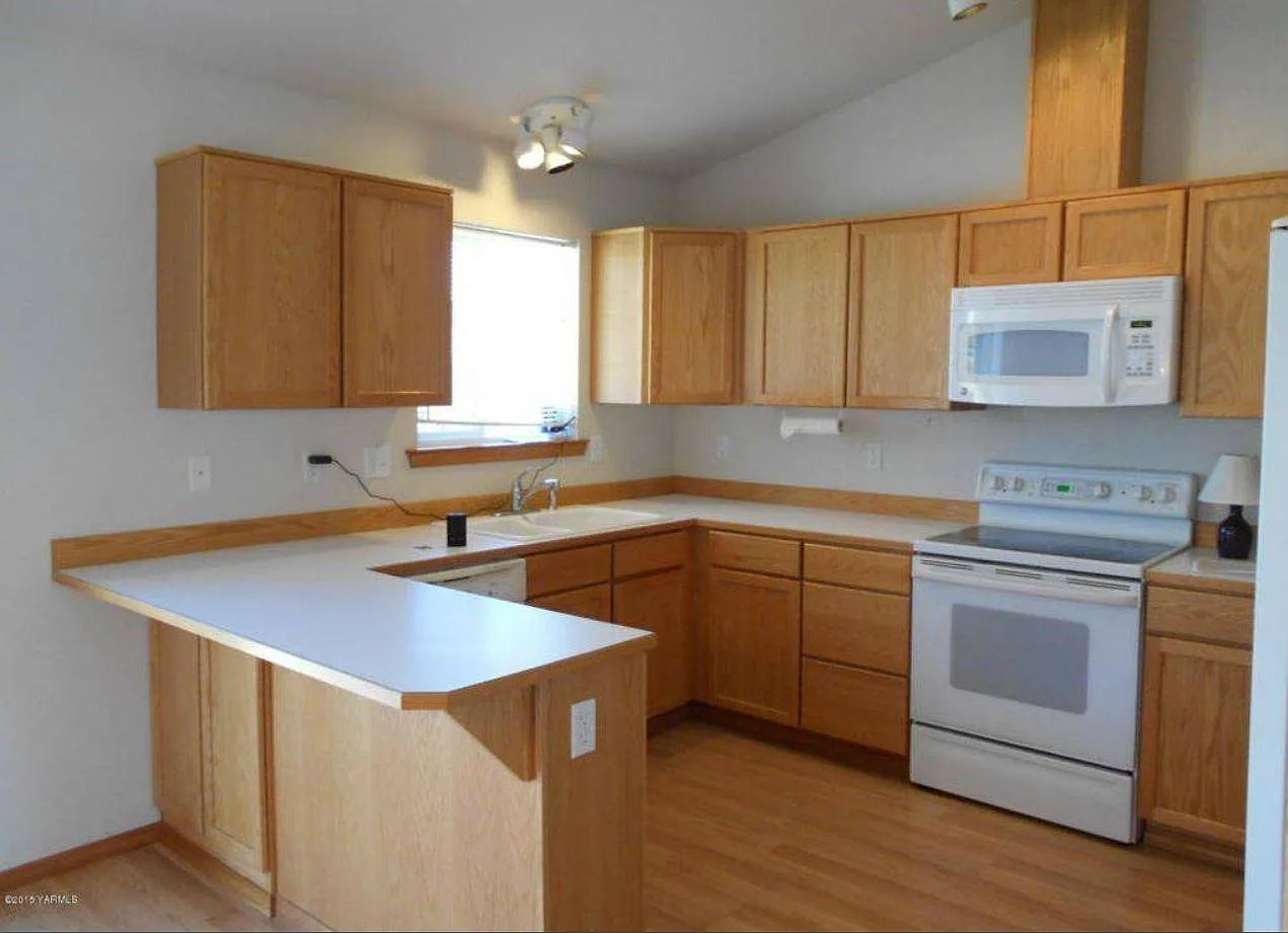 3 bed, 2.5 bath, 1700 sqft, $2,300 — Photo 2