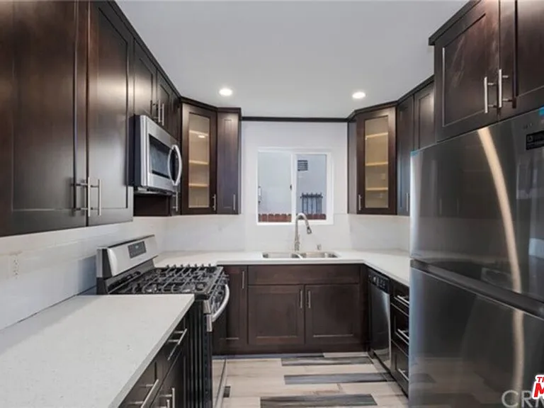 2319 S Redondo Blvd — Photo 5