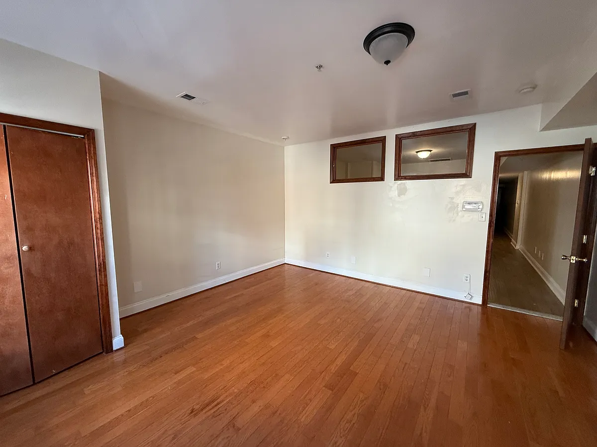 Building Photo - 906 Arch St #2