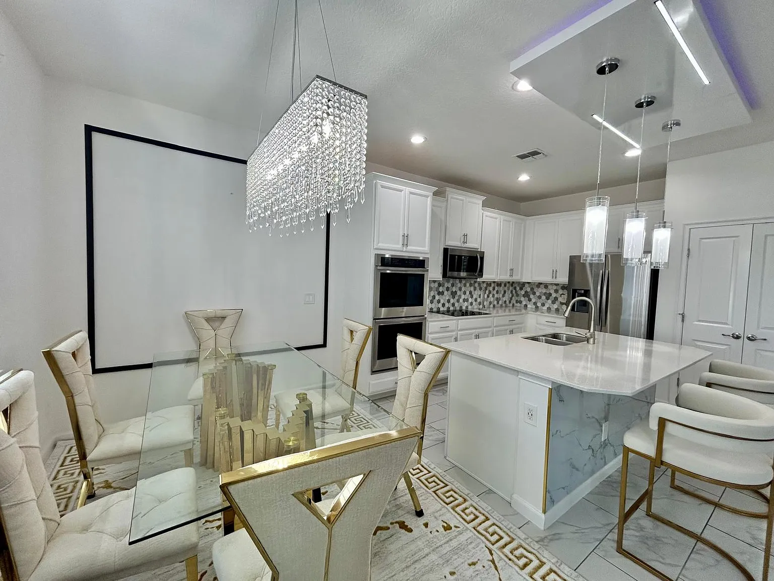 4 bed, 2408 sqft, $2,700 — Photo 4