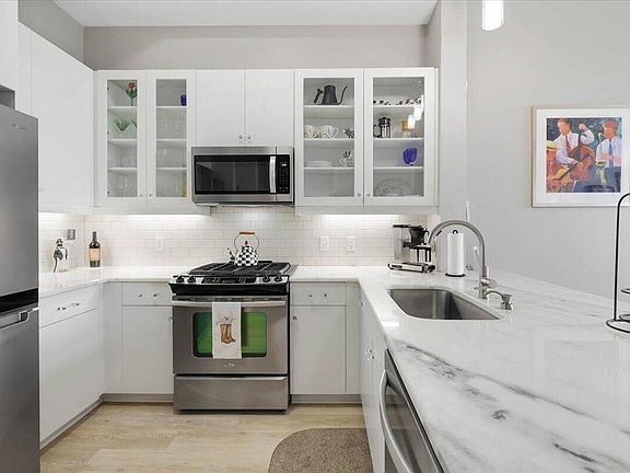 5th image of 200 Manufacturers Rd APT 707