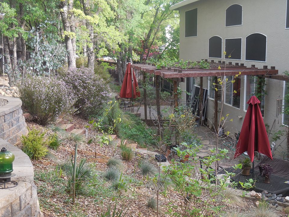 2nd image of 1820 Oakleaf Ln