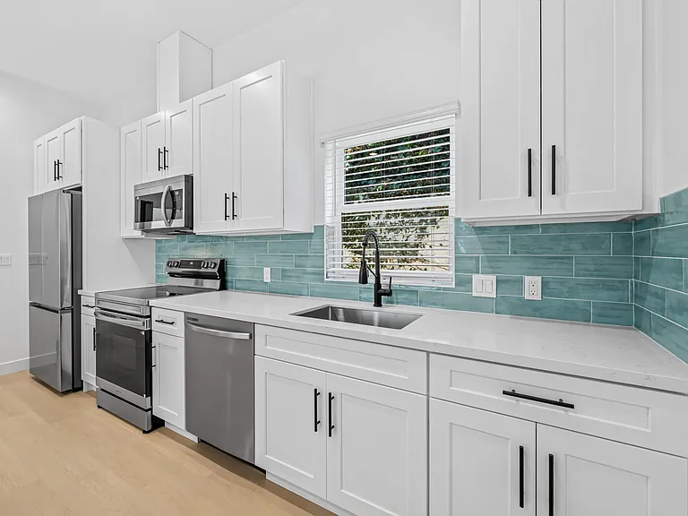 131 Diana St #13 — Photo 4