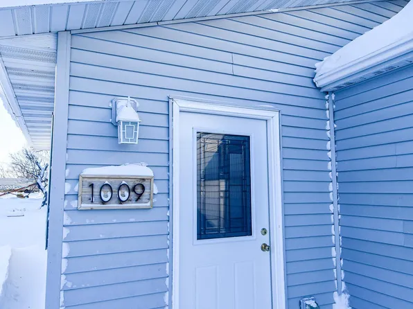 1009 Dewey Ave N, Thief River Falls, MN 56701