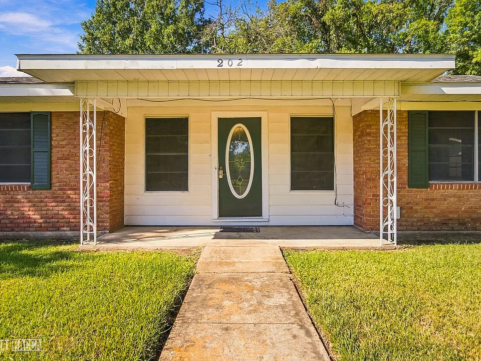 202 Carole St