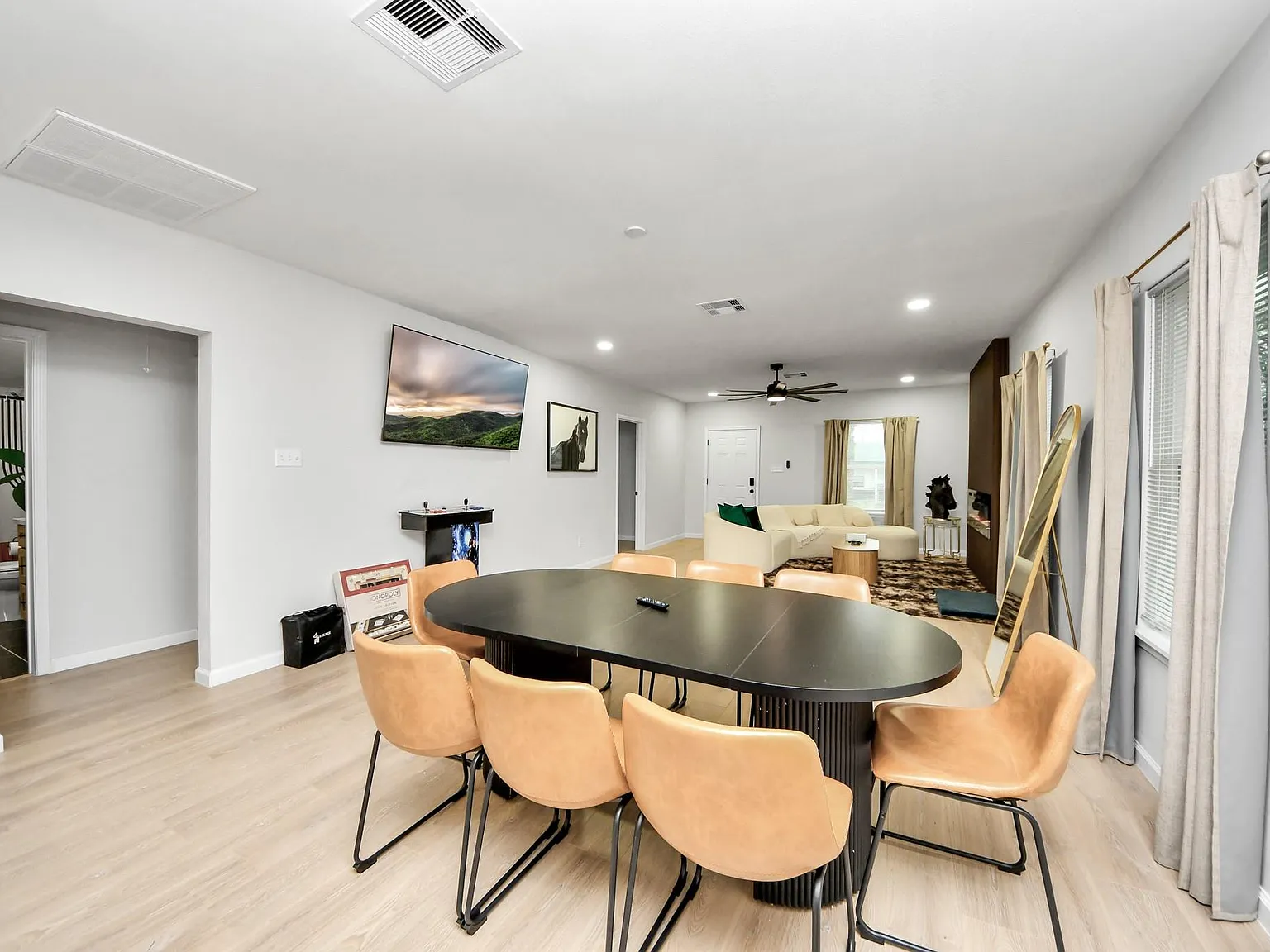 3 bed, 2.0 bath, 1380 sqft, $2,750 — Photo 3