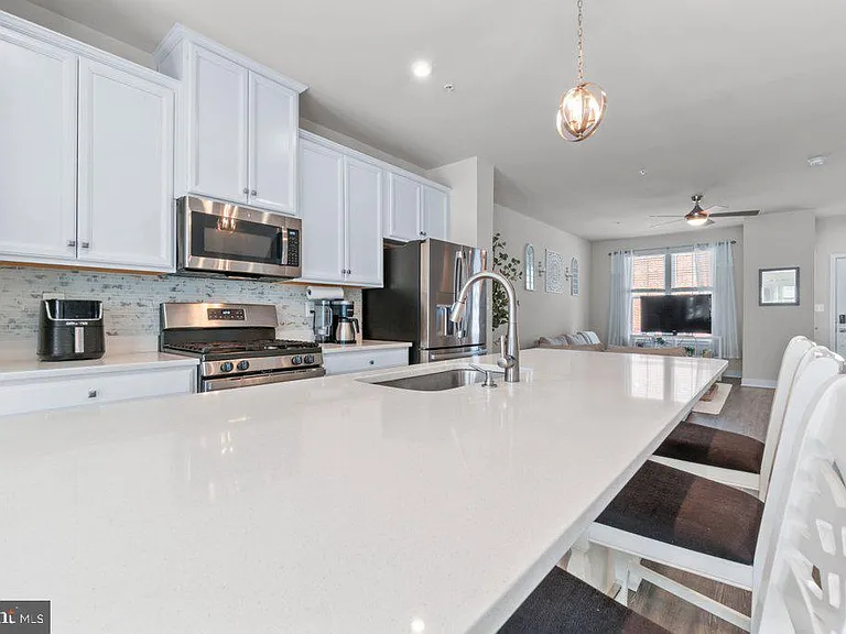 6247 Islington St — Photo 15