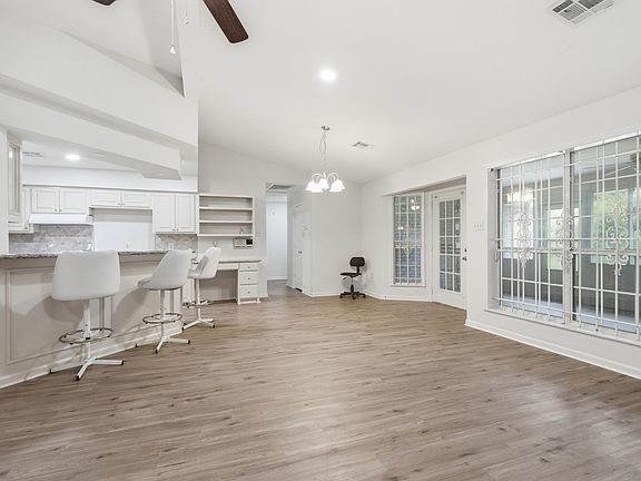 4th image of 1406 Moeling St