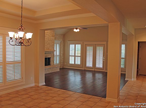 4th image of 109 Oak Knoll Cir