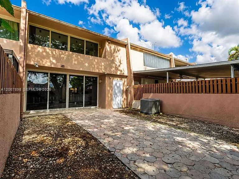 14124 Kendale Lakes Cir #Townhouse 14124 — Photo 16