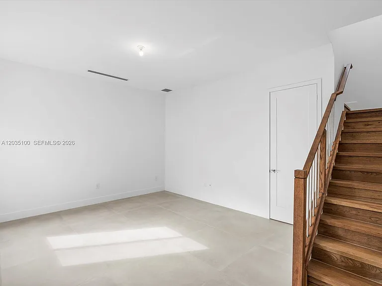 19701 NE 16th Pl — Photo 58