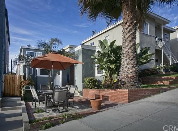 3rd image of 221 35th St