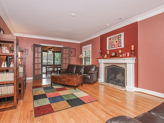 5th image of 2321 Delaware Dr