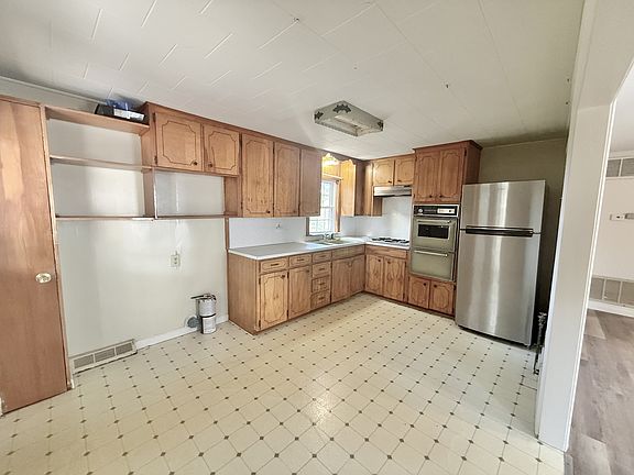 4th image of 123 Leeper St