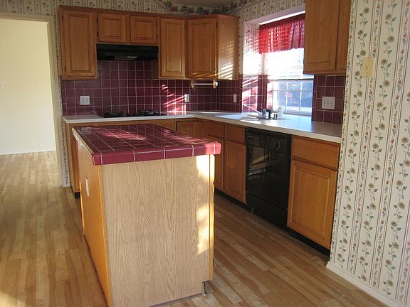 3rd image of 2401 Katherine Dr