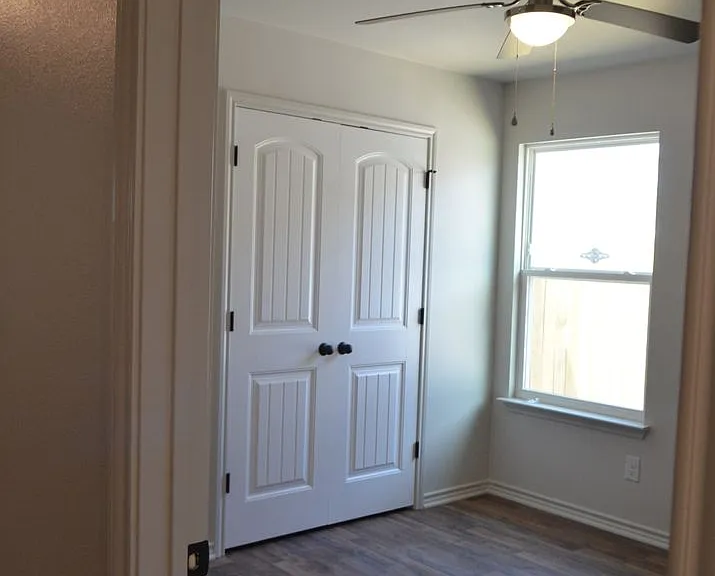 1826 Castroville Tr — Photo 12