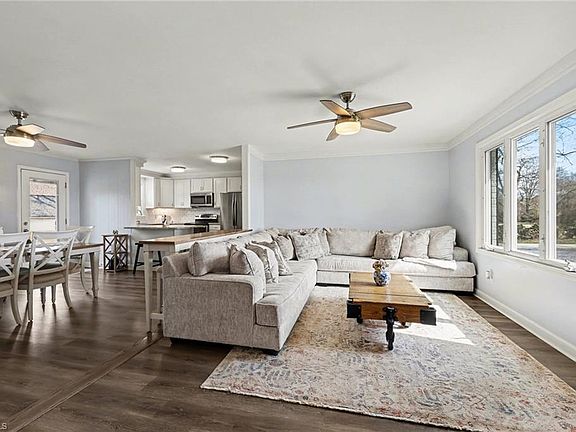 3rd image of 1917 Oak Ridge Rd