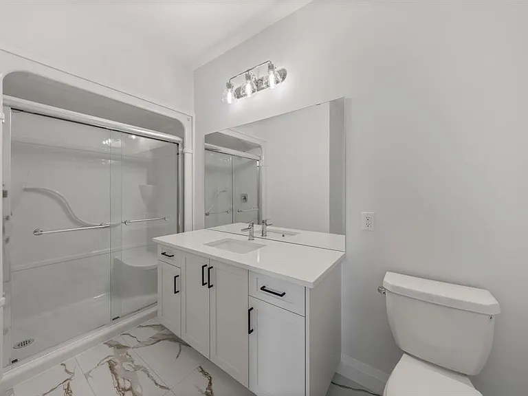 397 Victoria St — Photo 20