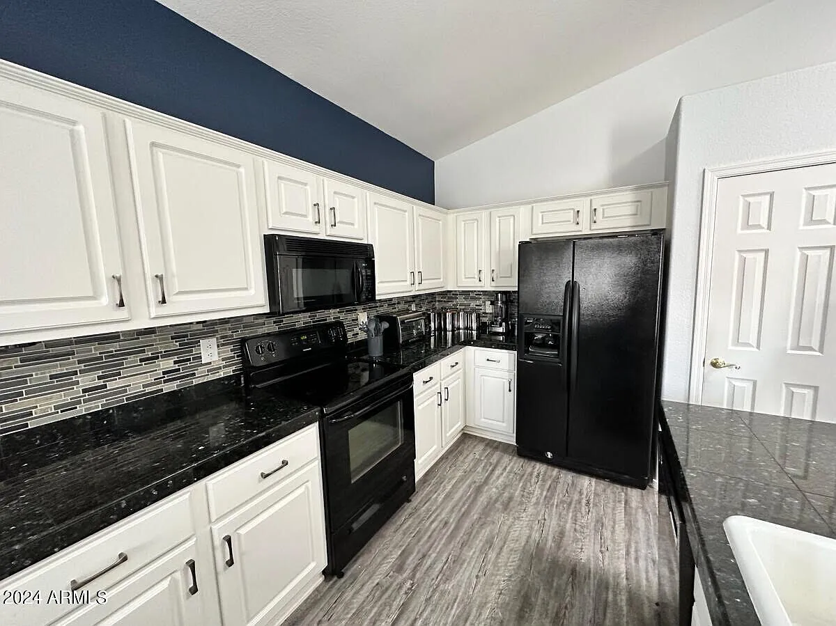3 bed, 2.0 bath, 1720 sqft, $2,995 — Photo 3
