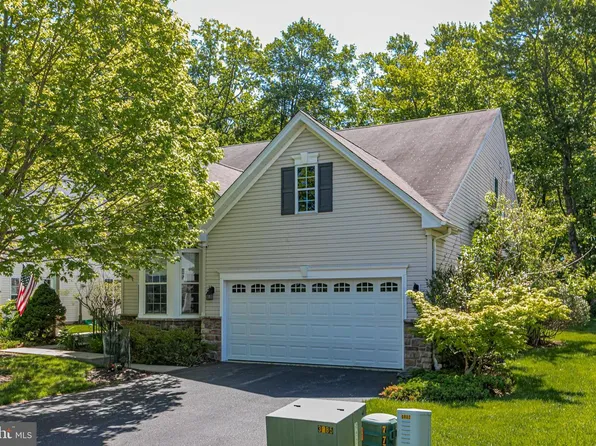 47 Lexington Dr, Pennington, NJ 08534