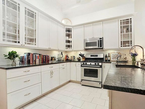 3rd image of 20 W 16th St #2
