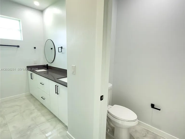 1111 Gunby Ave S — Photo 12