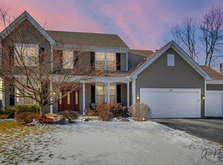 550 Madison Ln, Lindenhurst, IL 60046