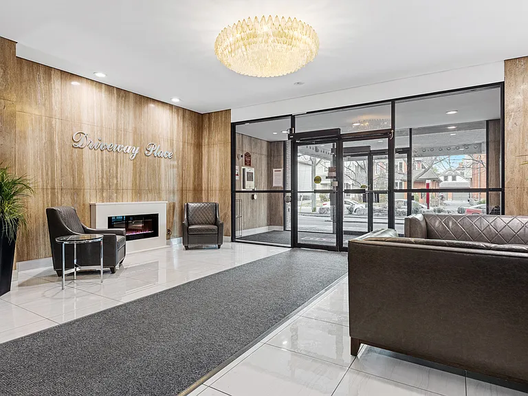 350 Queen Elizabeth Driveway — Photo 10