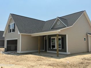 72 E Maritt St, Hampstead, NC 28443