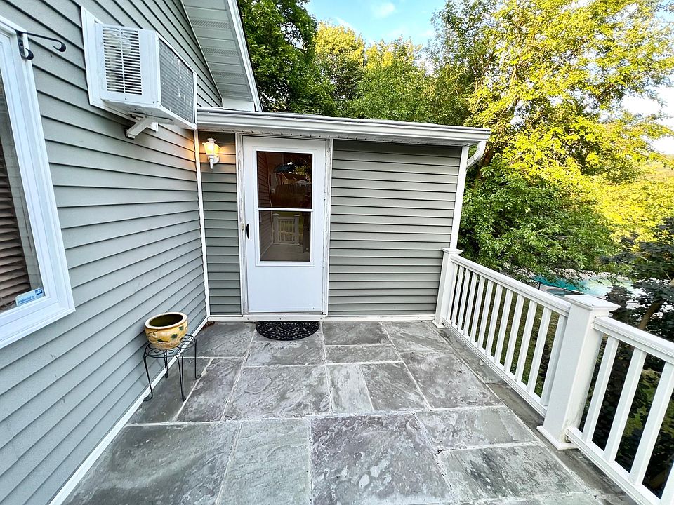 1st image of 19 Orchard Lake Dr